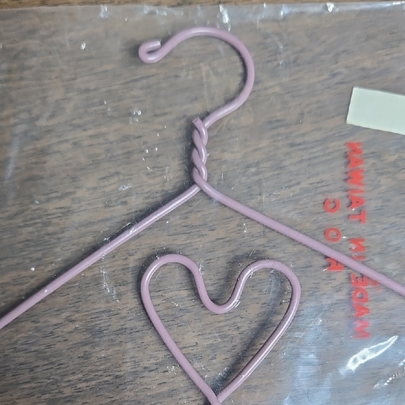 Set of 7 Mini Hangers - Picture 2 of 5